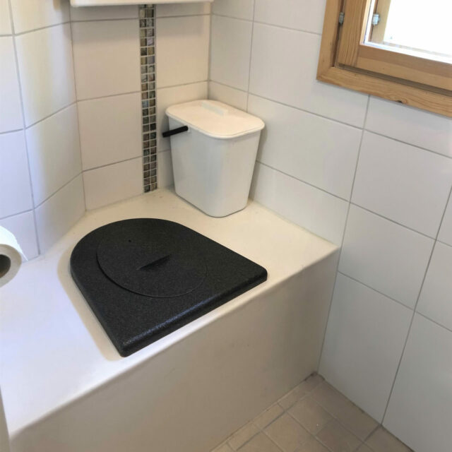 composting-toilet-for-family-use
