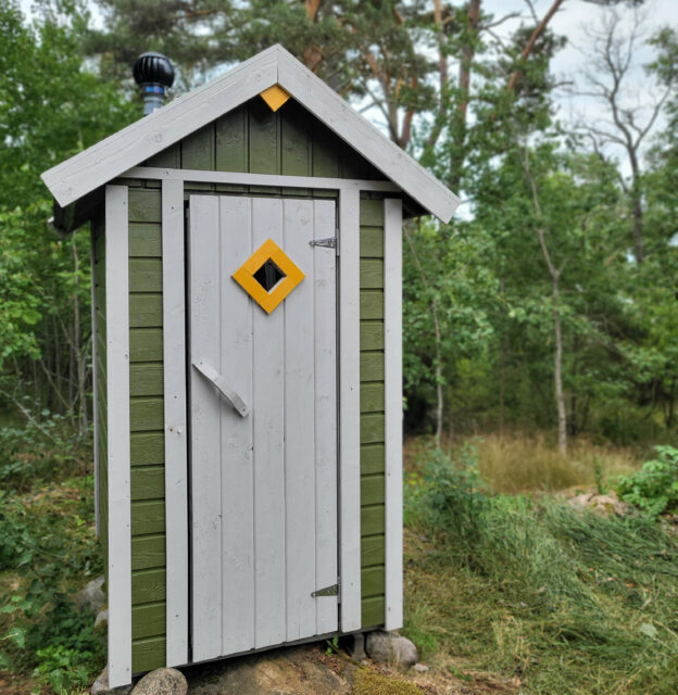 garden outhouse
