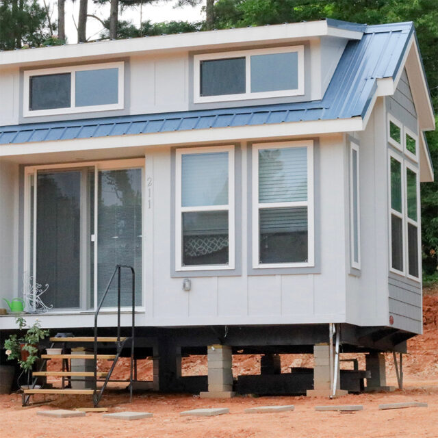 tiny houses with space below floor level