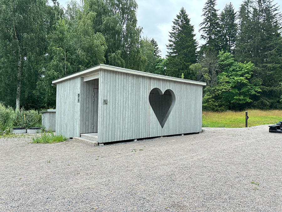 helsinki outhouse