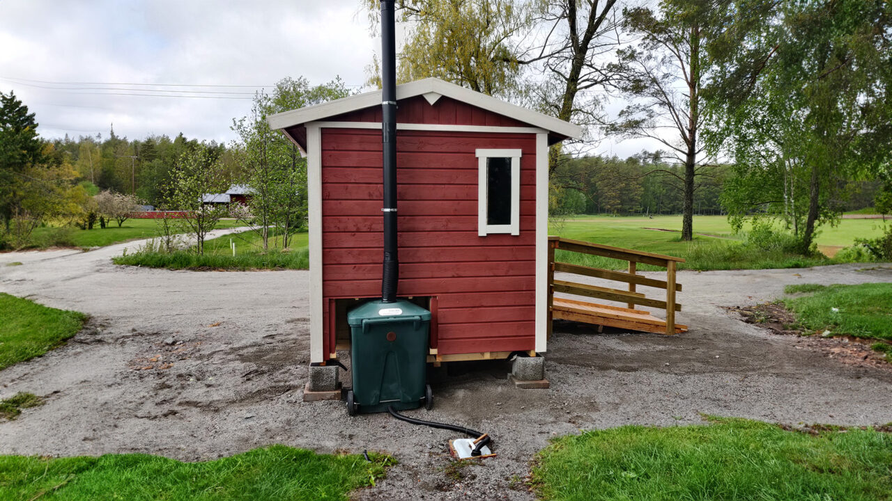 Outhouse with liquid separating composting toilet called Green Toilet 330