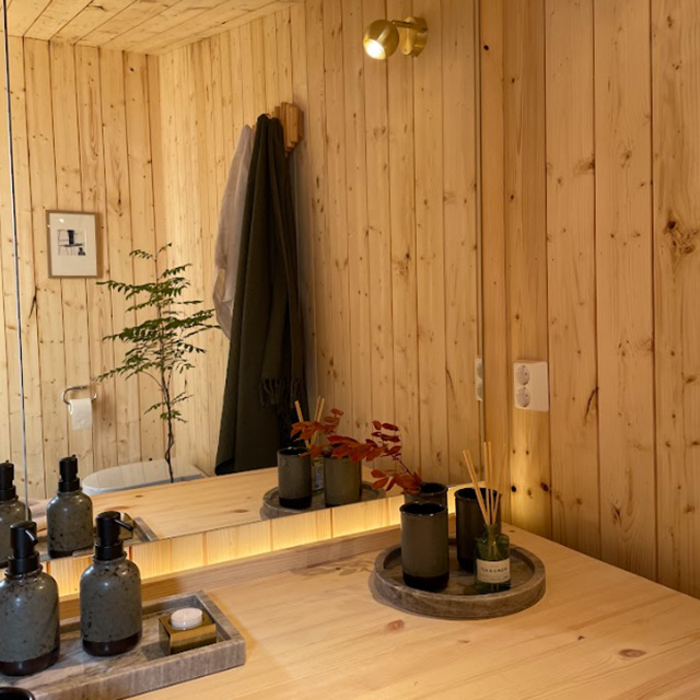 keeping daily use of composting toilet simple